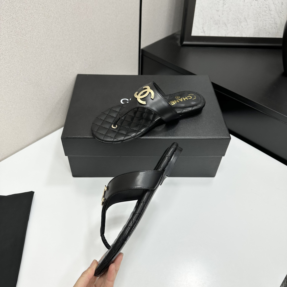 Chanel slipper