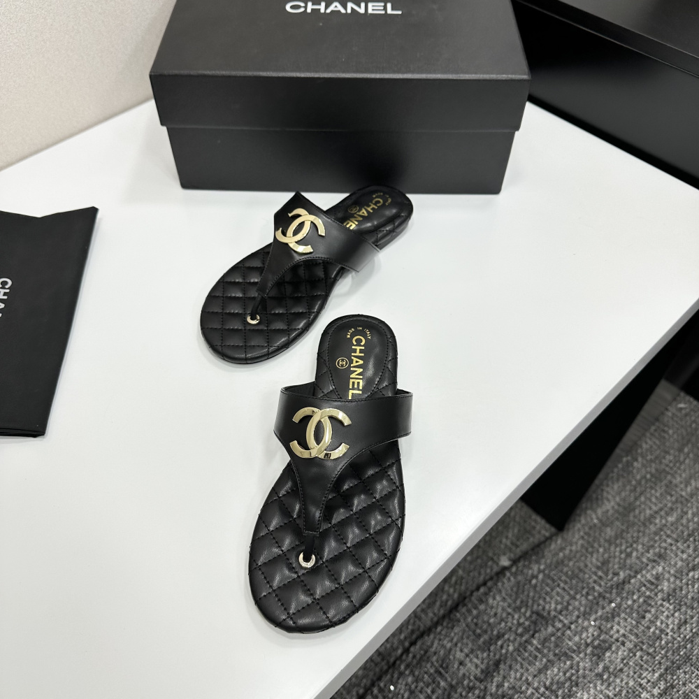 Chanel slipper