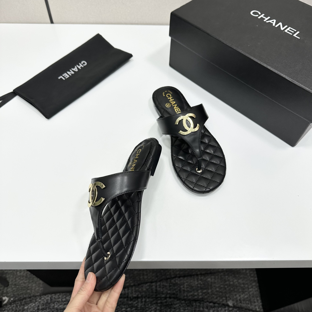 Chanel slipper
