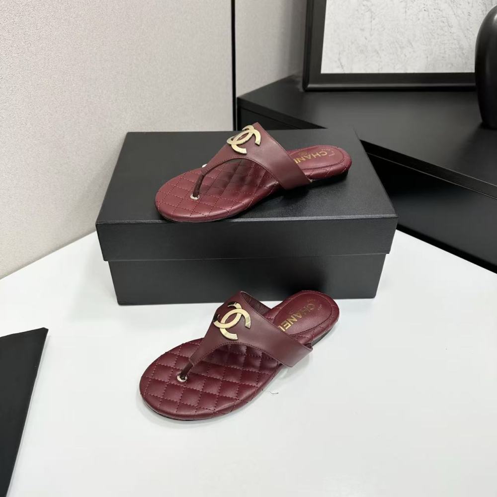 Chanel slipper