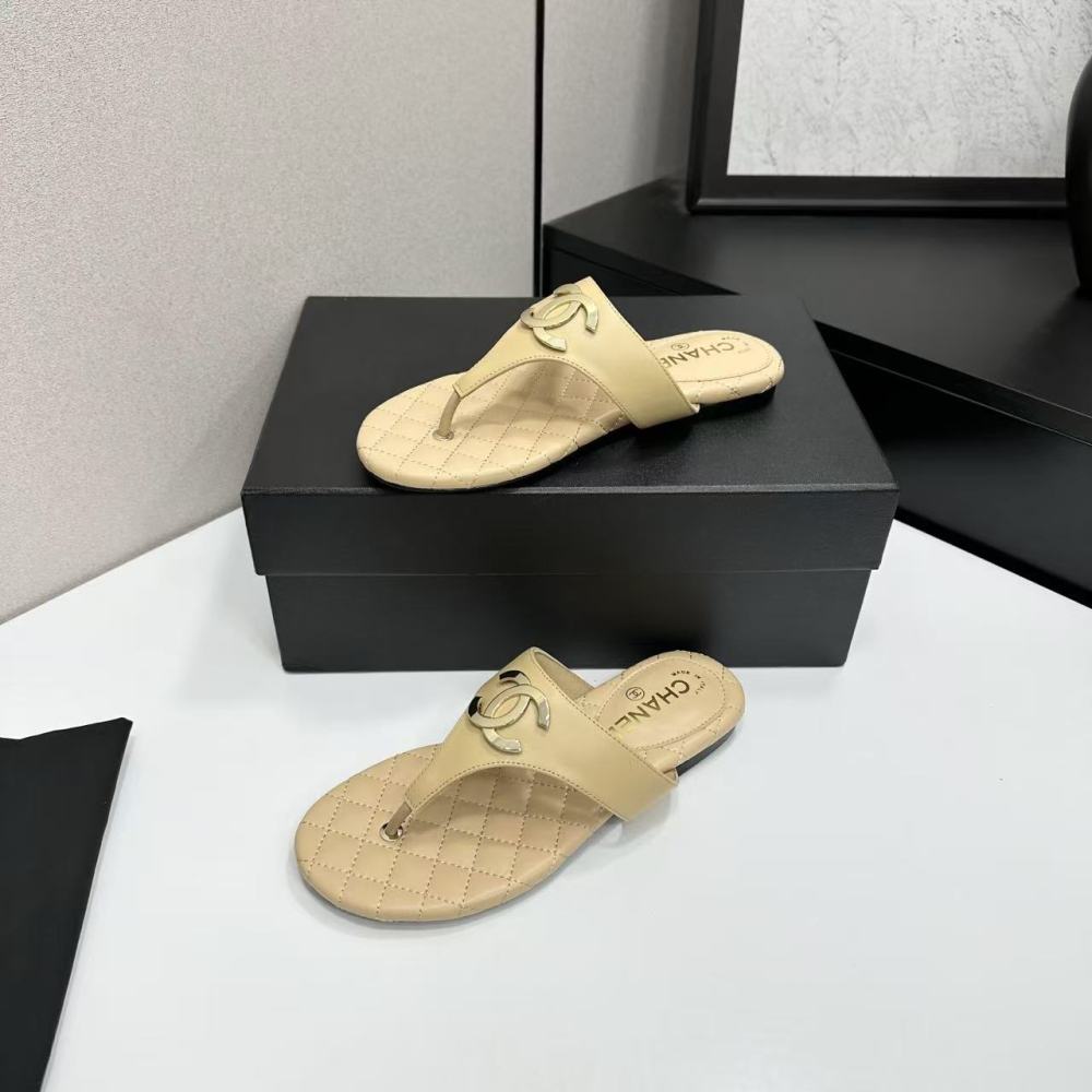 Chanel slipper