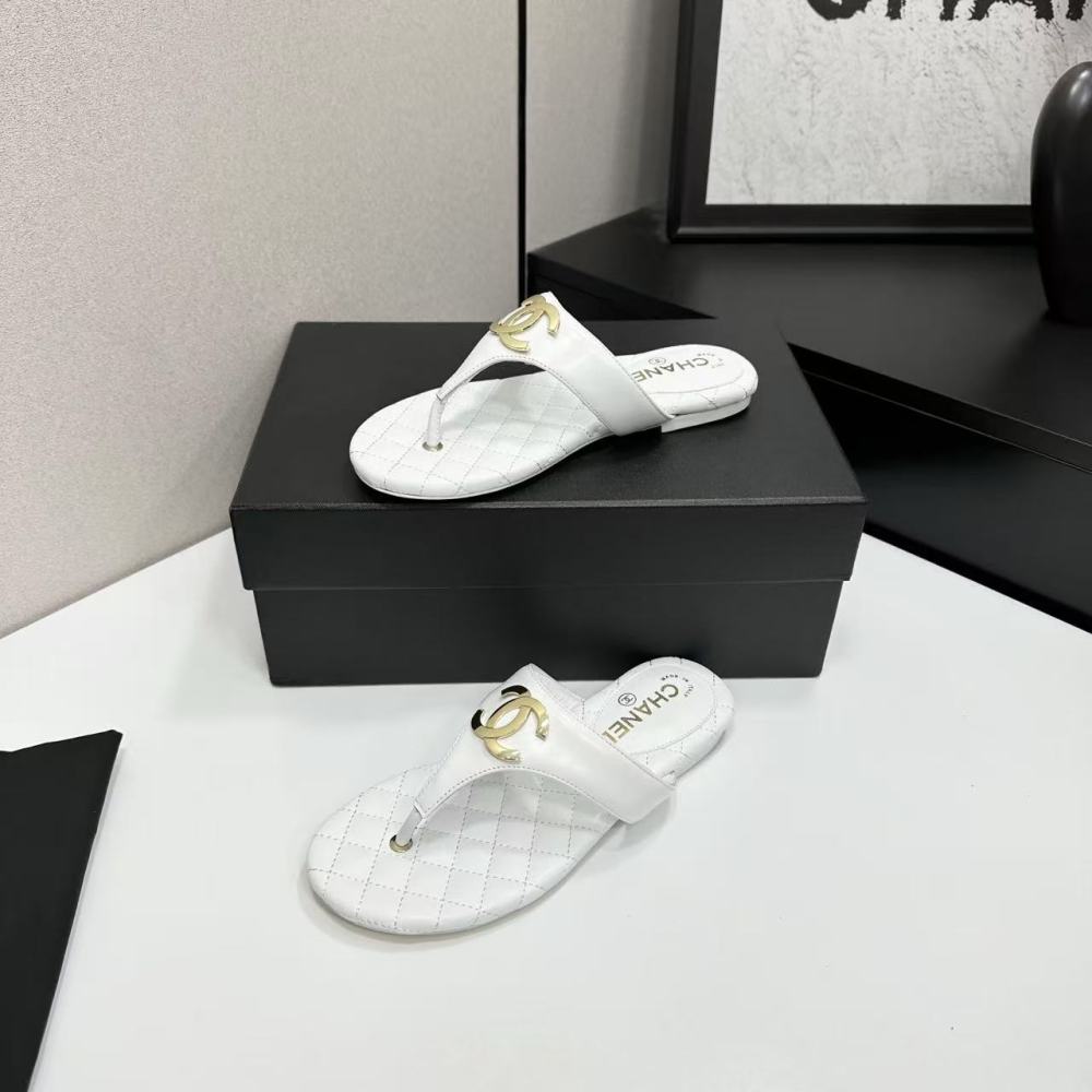 Chanel slipper
