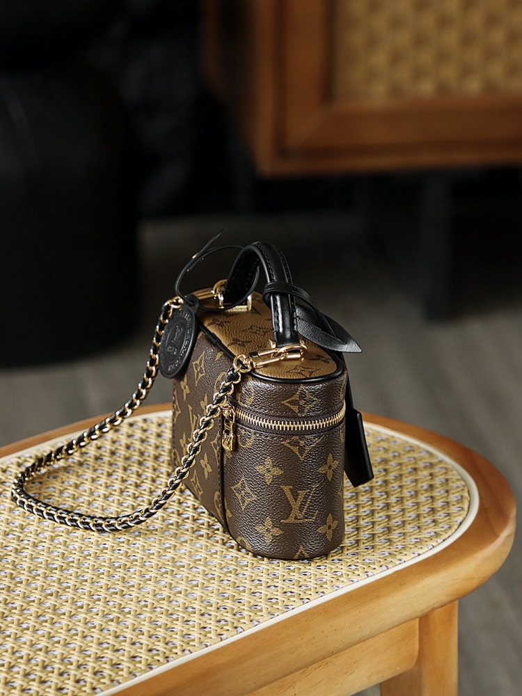 （SP） LV vanity chain pouch