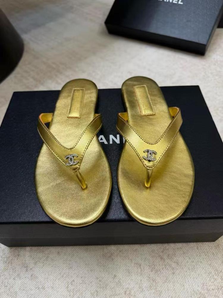 Chanel slipper