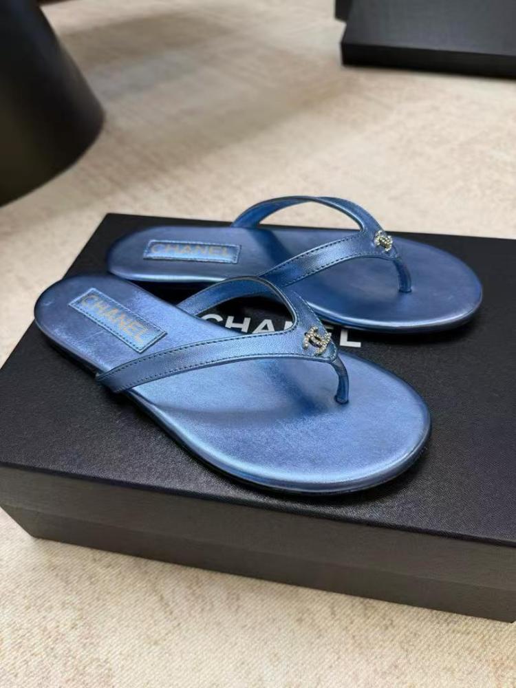 Chanel slipper