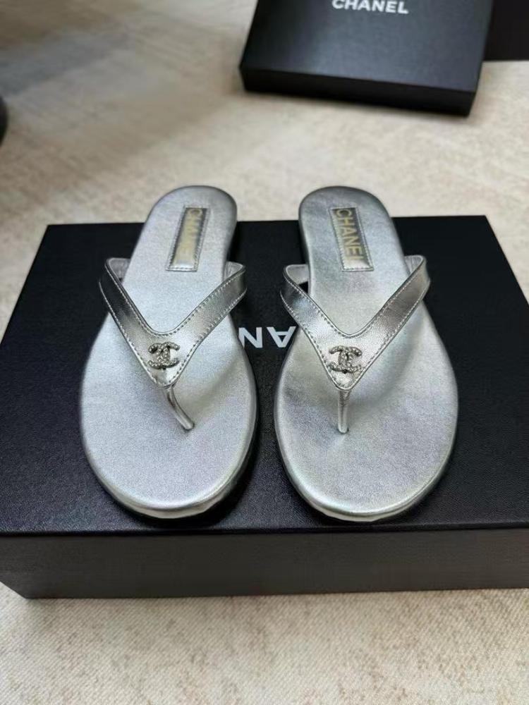 Chanel slipper