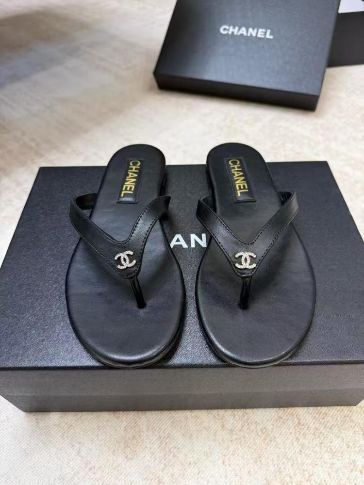 Chanel slipper