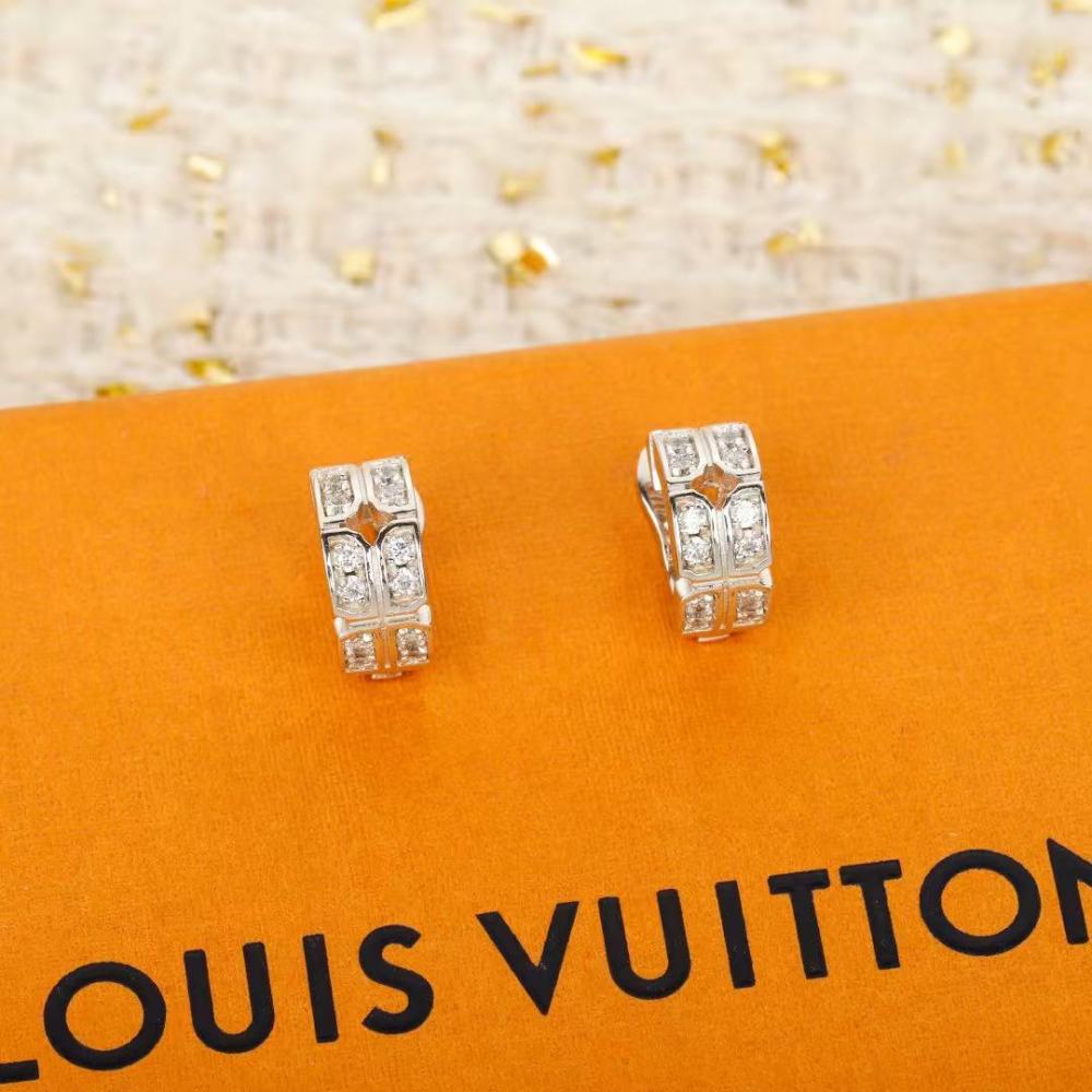 Lv earring