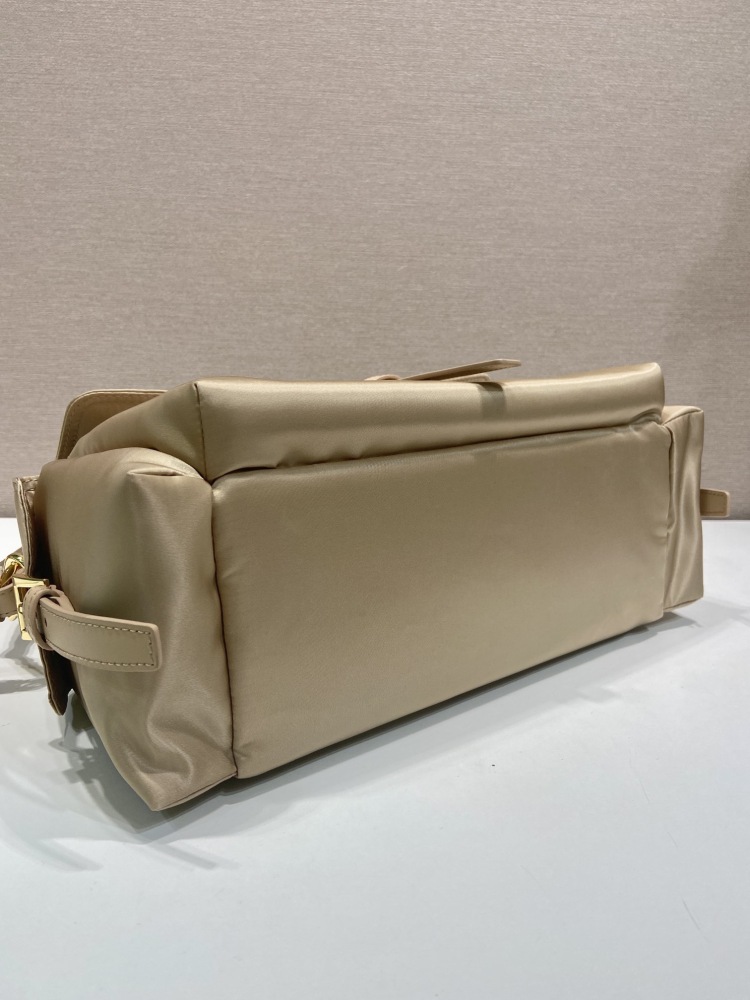 Prada messager bag (Big)