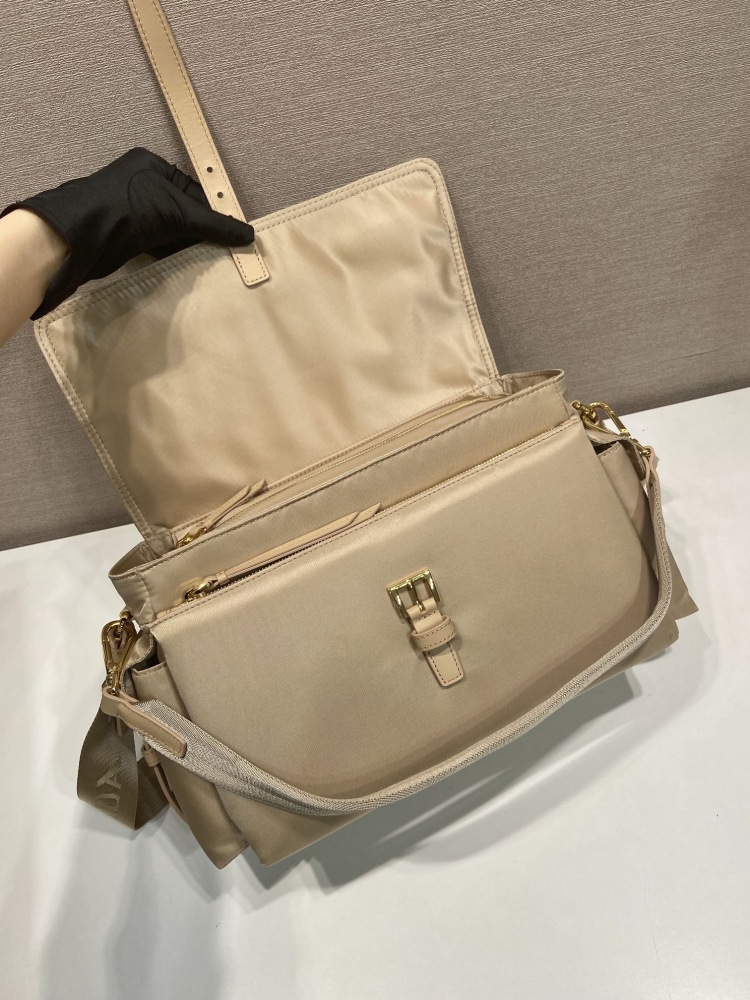 Prada messager bag (Big)