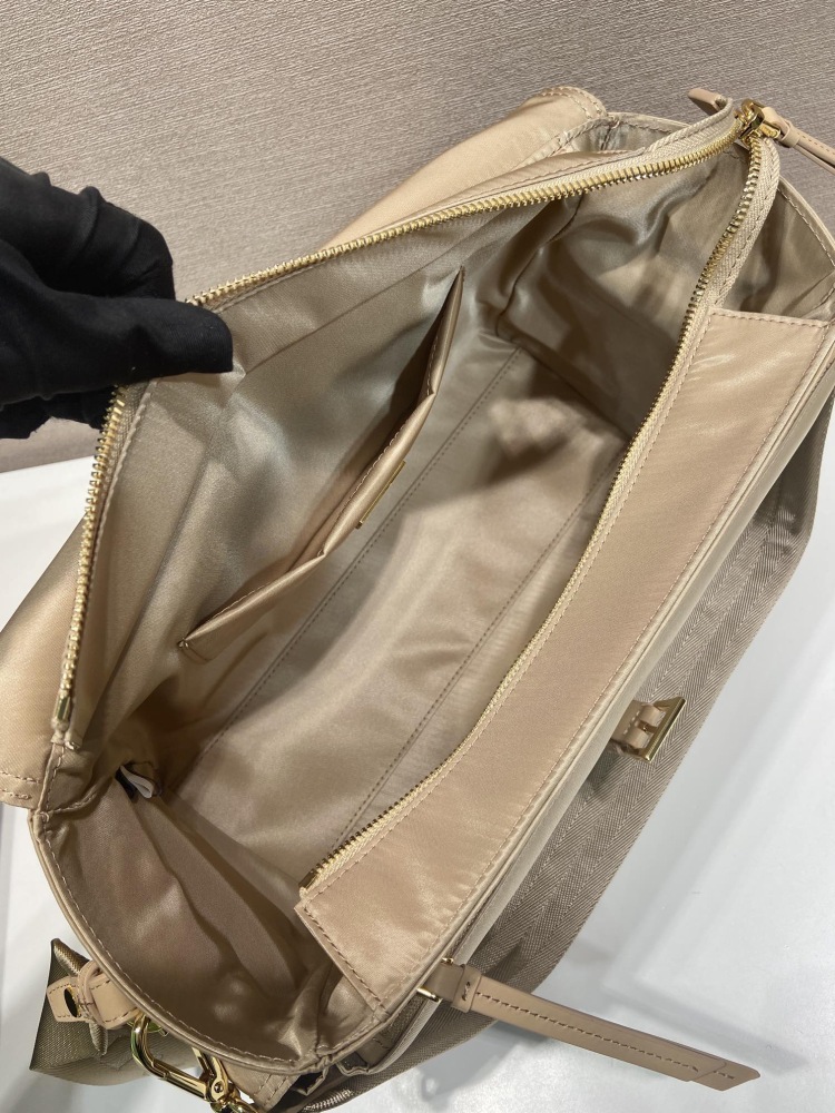 Prada messager bag (Big)