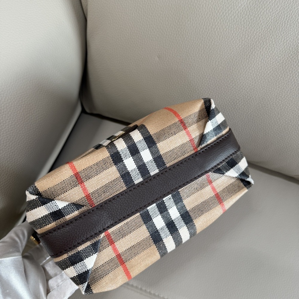 Burberry box bag
