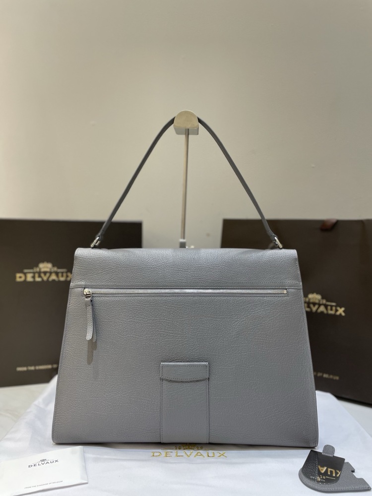 Delvaux tempo large