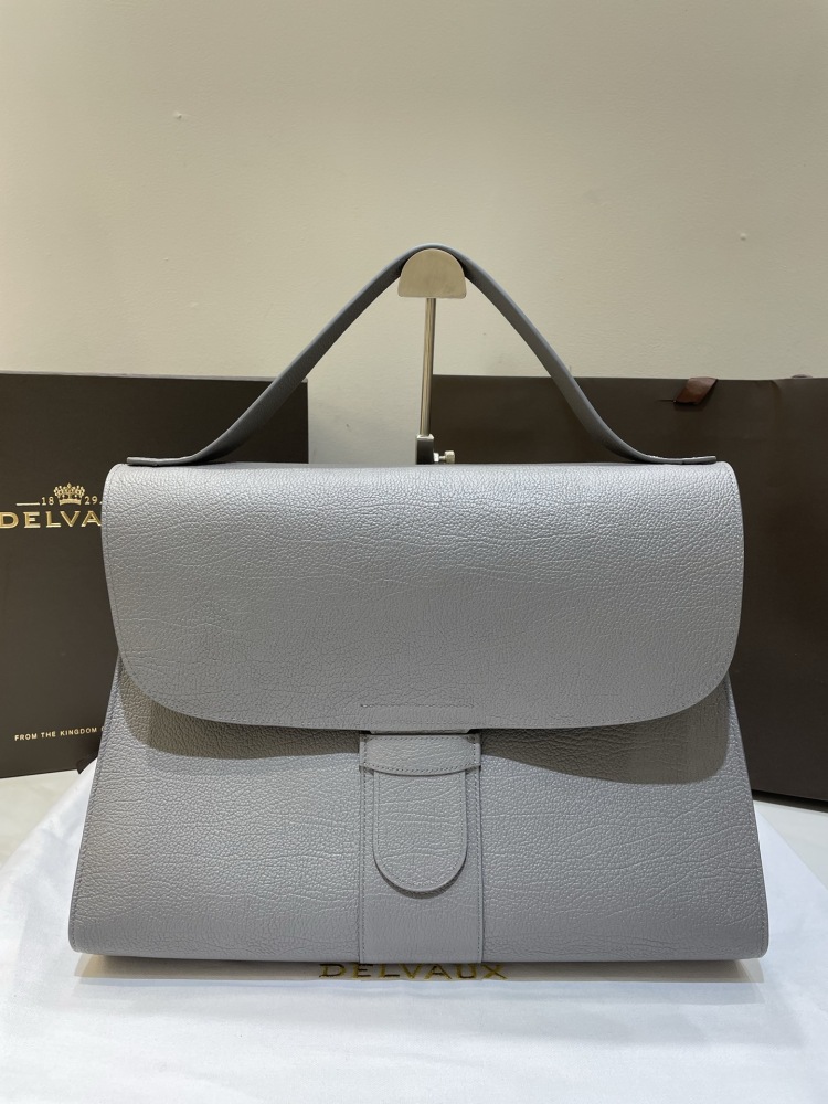Delvaux tempo large