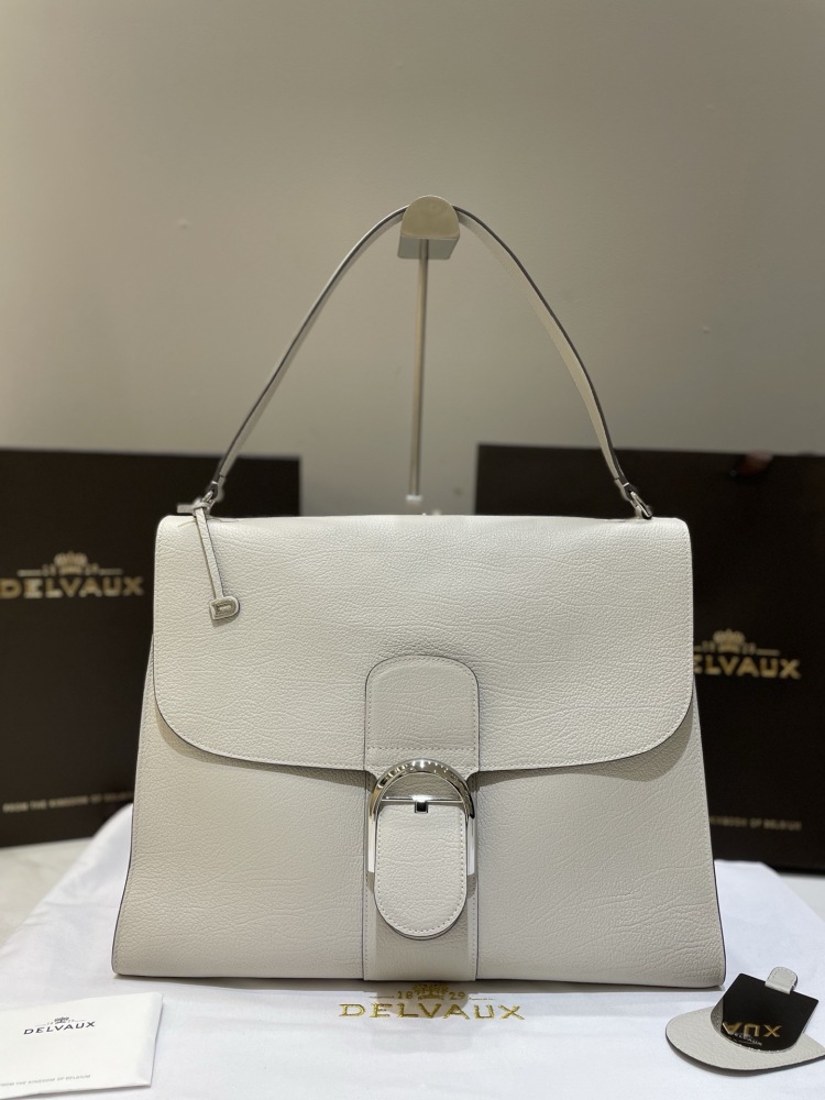 Delvaux tempo large