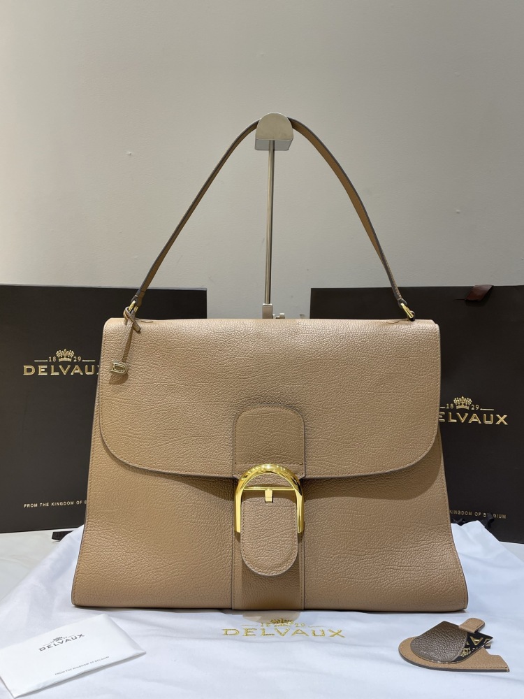Delvaux tempo large