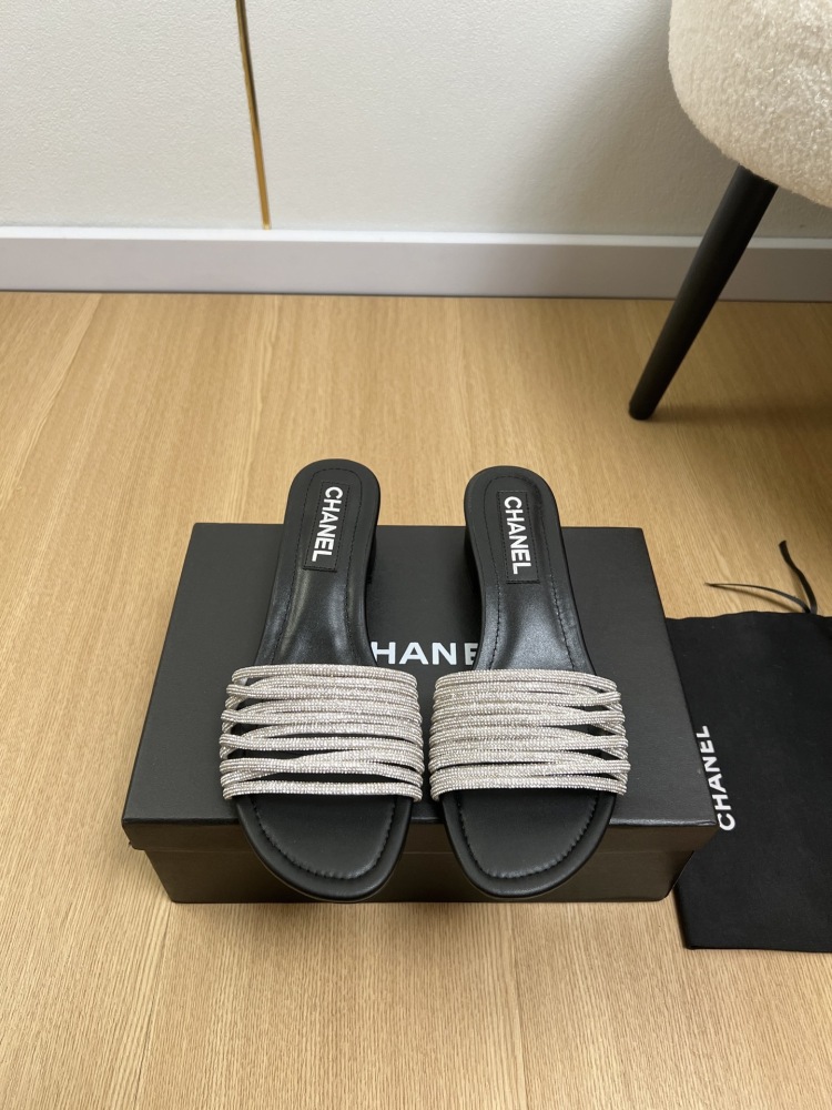 Chanel slipper