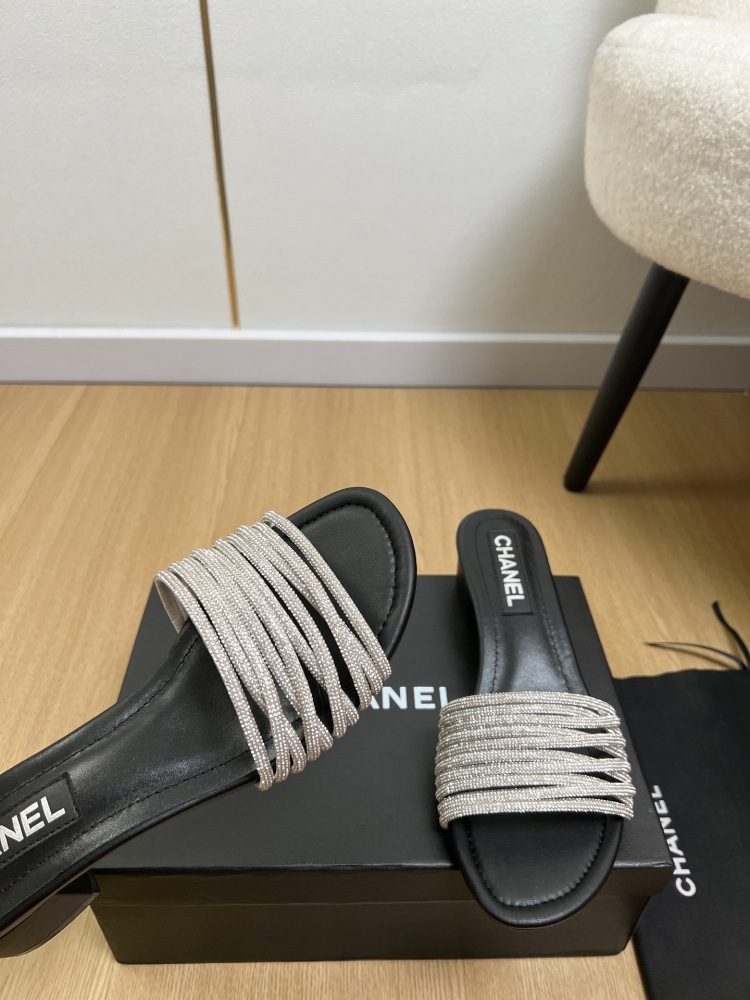 Chanel slipper