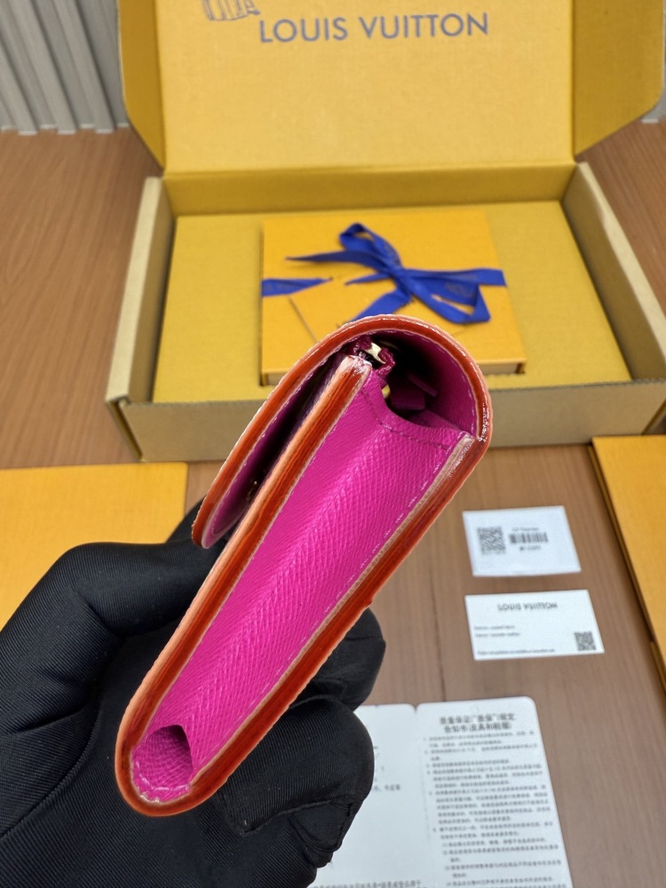 LV cardholder 