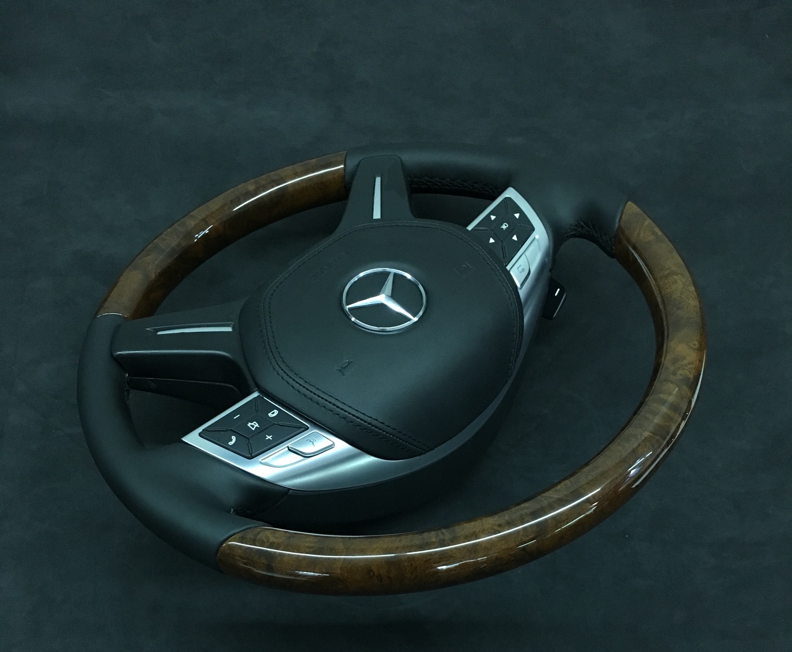 Mercedes-Benz Luxury Steering Wheel | Genuine Wood Trim & Leather,OUE CARBON FIBER,Mercedes-Benz Luxury Steering Wheel | Genuine Wood Trim & Leather