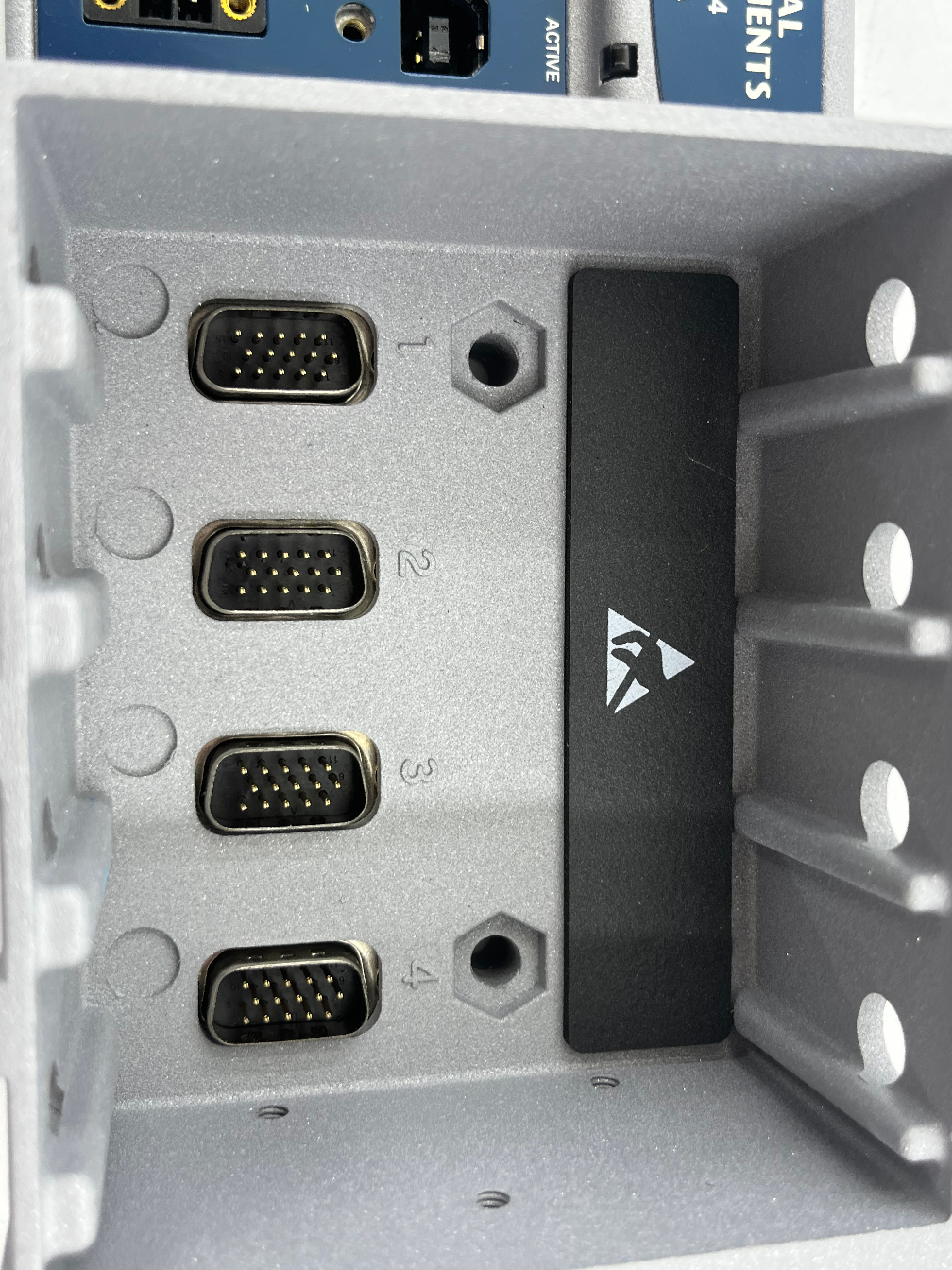 NI cDAQ-9174 4-Slot Hi-Speed USB2.0 CompactDAQ C Series Chassis PN:781157-01,MY SHOP,NI cDAQ-9174 4-Slot Hi-Speed USB2.0 CompactDAQ C Series Chassis PN:781157-01