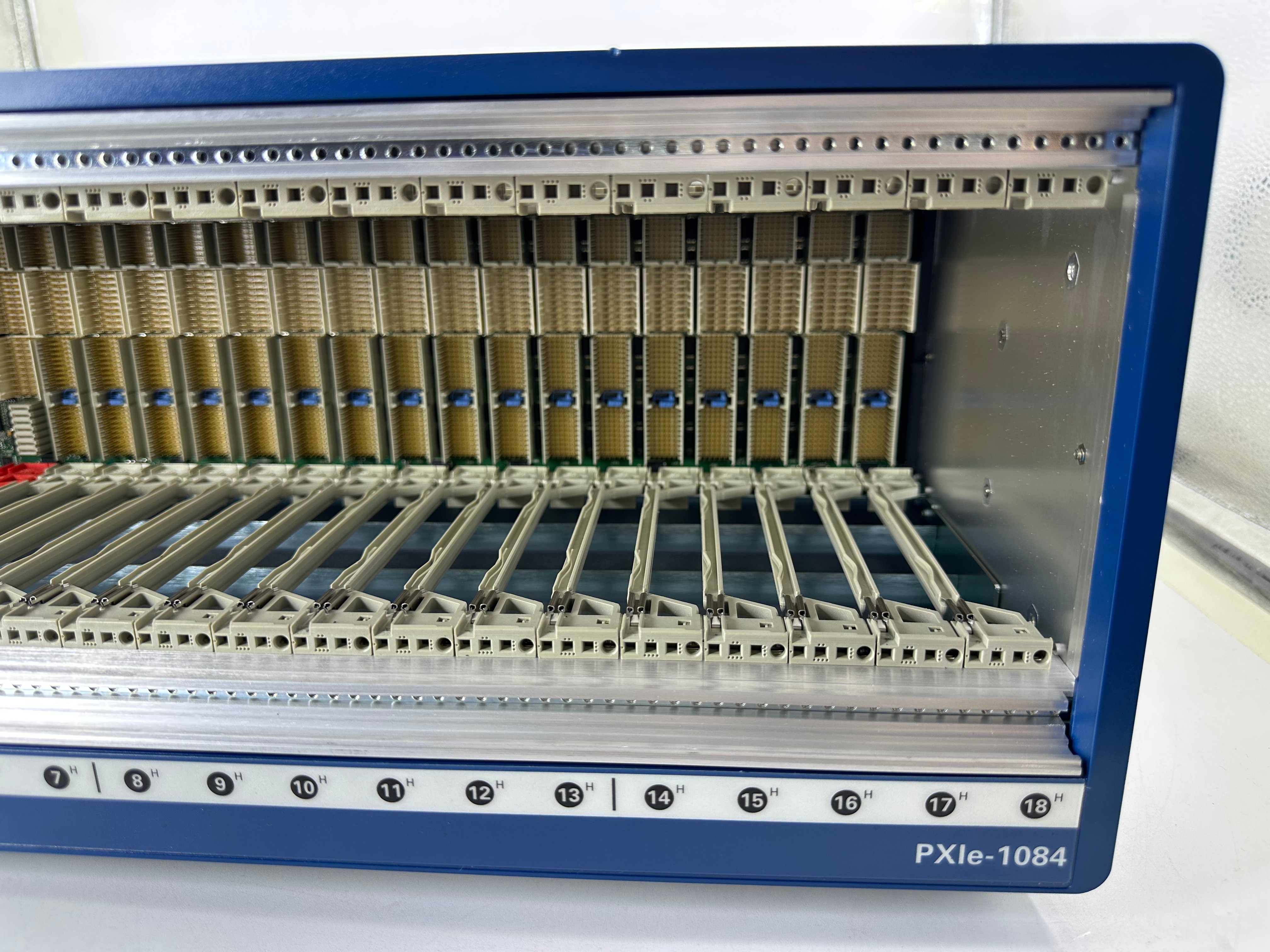NI PXIe‑1084 784058-01 18-Slot PXIe Chassis 17 Hybrid Slots 4GB/s Backplane,NI-Module,NI PXIe‑1084 784058-01 18-Slot PXIe Chassis 17 Hybrid Slots 4GB/s Backplane
