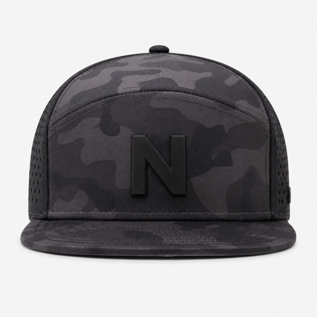 ブラックゴルフハット、www.nearlonggolf.com、レーザーカットパネル付きブラックカモパフォーマンスゴルフハット