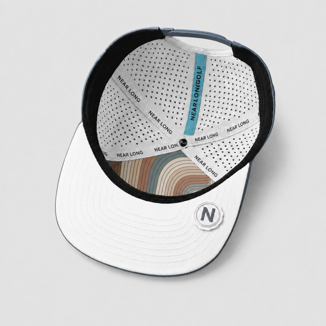 ライトグレー 5パネル ゴルフハット、www.nearlonggolf.com、フラットバイザーと通気孔付きサイドを備えたライトグレー 5パネル ゴルフハット