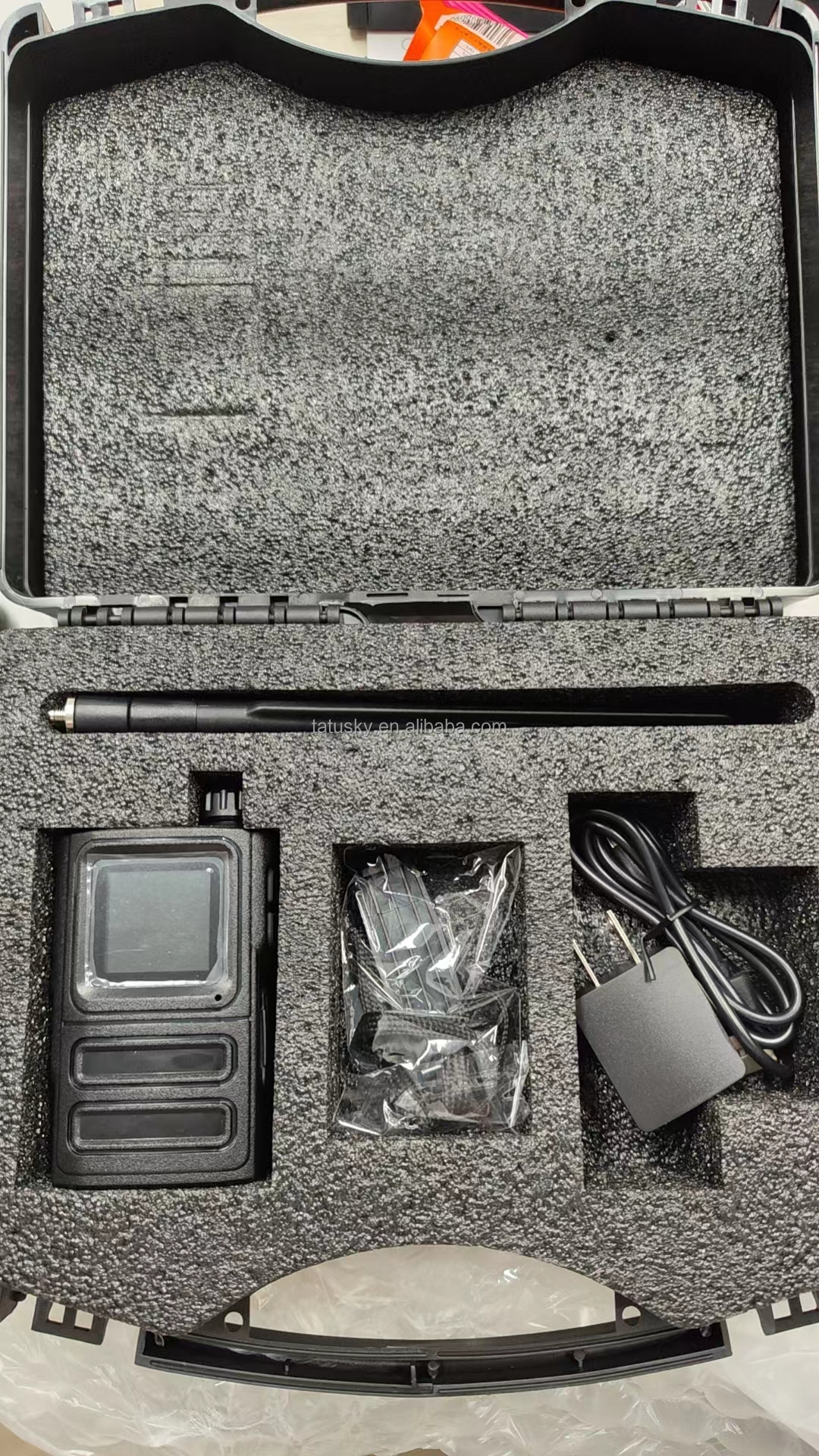 Wearable FPV Singal Detection System 300MHz-6GHz Waterproof Handheld FPV UAV Detector Accurately Idenity Alarm System,Your low-altitude defense expert,Wearable FPV Singal Detection System 300MHz-6GHz Waterproof Handheld FPV UAV Detector Accurately Idenity Alarm System