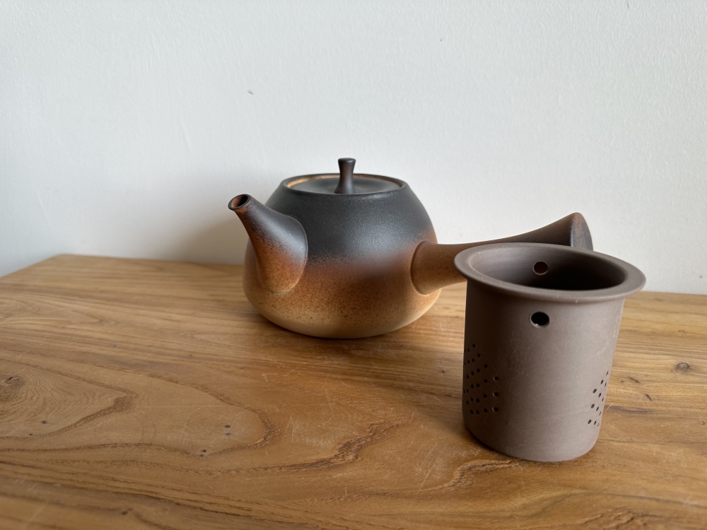 800ml Stovetop Safe Raw Ore Clay Side Handle Kyusu Teapot with Removable Tea Infuser, Gradient Glaze Pottery Tea Kettle with Heat-Resistant Hemp Wrapped Handle Option, Open Flame Safe for Loose Leaf Tea Brewing