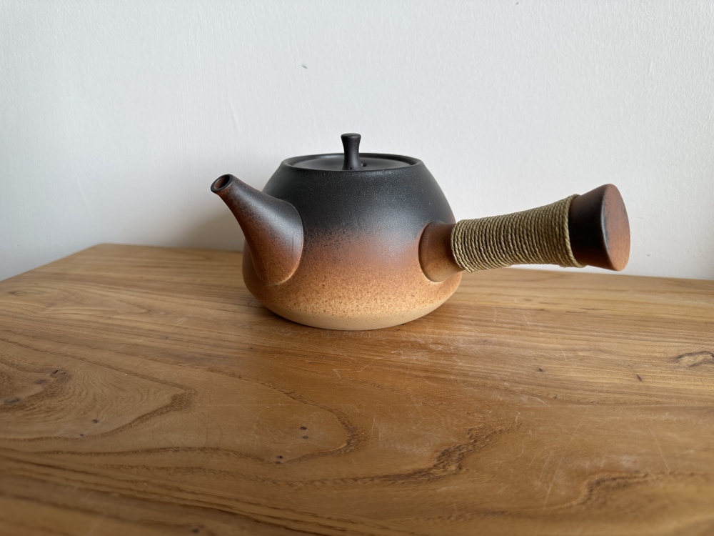 800ml Stovetop Safe Raw Ore Clay Side Handle Kyusu Teapot with Removable Tea Infuser, Gradient Glaze Pottery Tea Kettle with Heat-Resistant Hemp Wrapped Handle Option, Open Flame Safe for Loose Leaf Tea Brewing