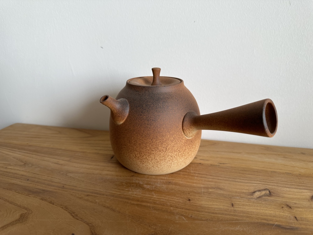 800ml Stovetop Safe Raw Ore Clay Side Handle Kyusu Teapot, Handcrafted Gradient Matte Finish Pottery Tea Kettle, Open Flame Safe with Built-in Strainer for Loose Leaf Tea Brewing