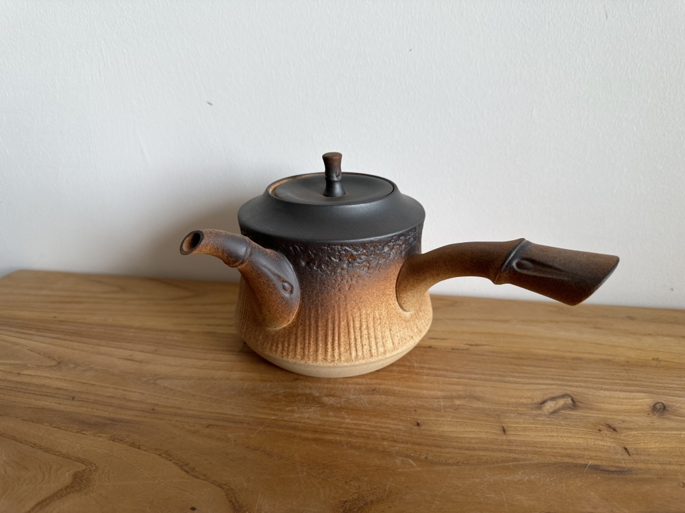 Stovetop Safe 800ml Raw Ore Clay Side Handle Kyusu Teapot, Bamboo Joint Design Handcrafted Hammered & Ribbed Texture Gradient Glaze Pottery Tea Kettle, Open Flame Safe for Loose Leaf Tea Brewing