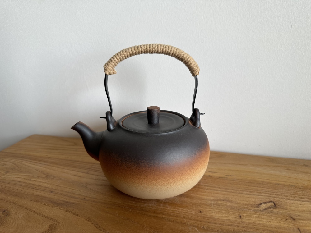 Stovetop Safe 800ml Raw Ore Clay Top Handle Teapot, Handcrafted Gradient Glaze Pottery Tea Kettle with Heat-Resistant Hemp Wrapped Lifting Handle, Open Flame Safe for Loose Leaf Tea Brewing