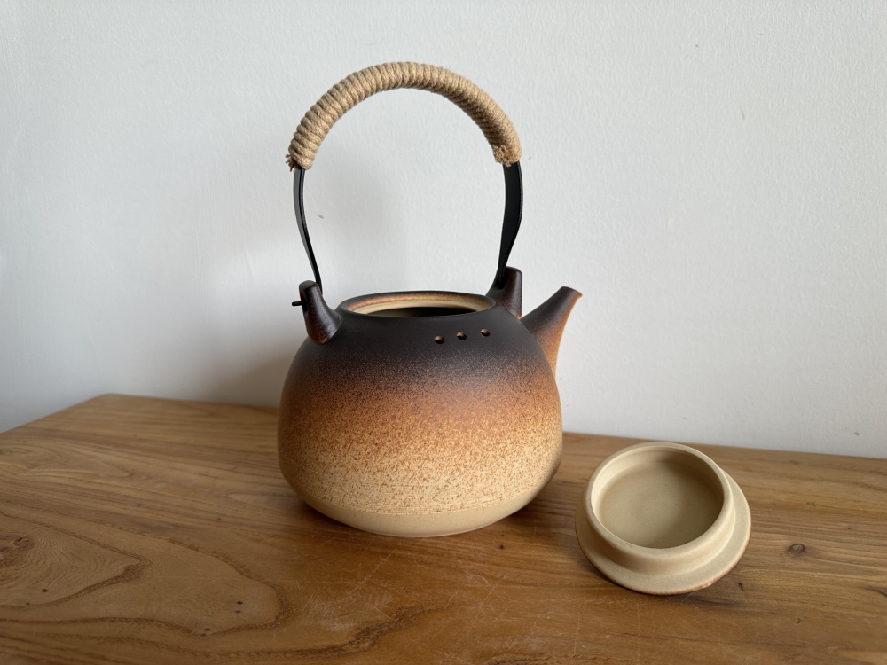 1200ml Large Capacity Stovetop Safe Raw Ore Clay Top Handle Teapot, Handcrafted Gradient Glaze Pottery Tea Kettle with Heat-Resistant Hemp Wrapped Lifting Handle, Open Flame Safe for Family & Group Tea Brewing