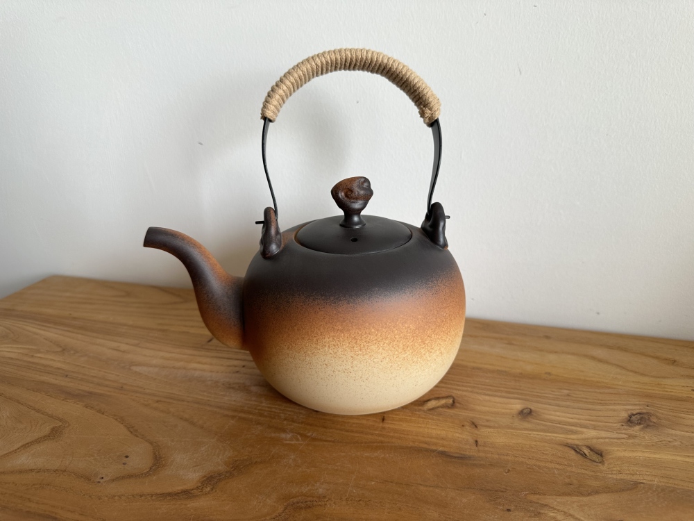 1200ml Large Capacity Stovetop Safe Raw Ore Clay Top Handle Teapot, Unique Lingzhi Mushroom Lid Knob Handcrafted Gradient Glaze Pottery Tea Kettle with Heat-Resistant Hemp Wrapped Handle, Open Flame Safe for Family & Group Brewing