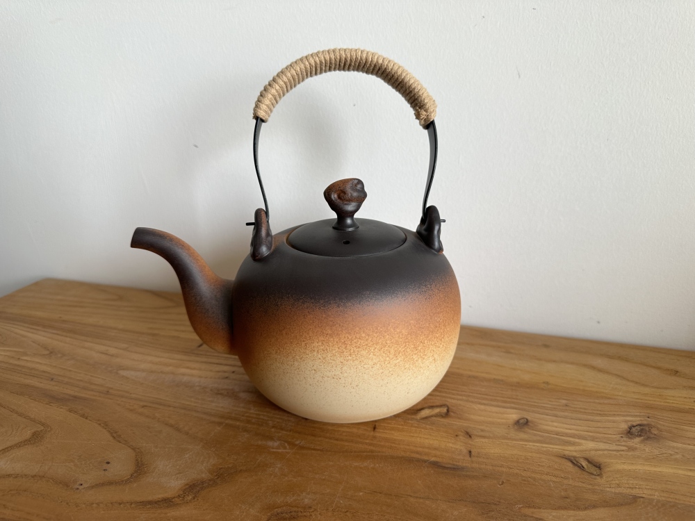1200ml Large Capacity Stovetop Safe Raw Ore Clay Top Handle Teapot, Unique Lingzhi Mushroom Lid Knob Handcrafted Gradient Glaze Pottery Tea Kettle with Heat-Resistant Hemp Wrapped Handle, Open Flame Safe for Family & Group Brewing