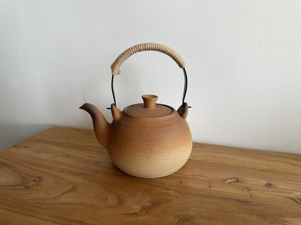 800ml Stovetop Safe Raw Ore Clay Top Handle Teapot, Warm Caramel Gradient Ribbed Texture Handcrafted Pottery Tea Kettle with Heat-Resistant Hemp Wrapped Handle, Open Flame Safe