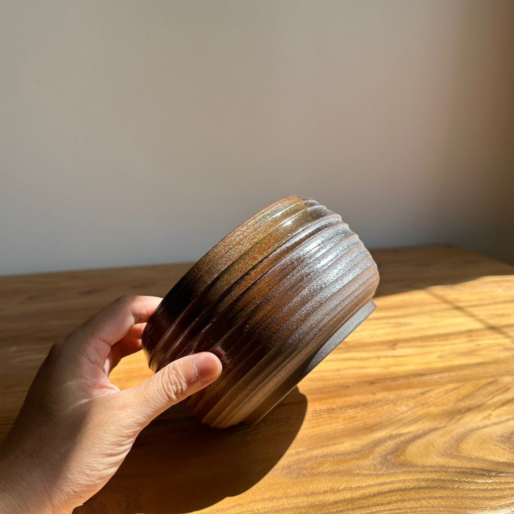 1000ml Large Capacity Handcrafted Ceramic Tea Wash Bowl, Black Brown Gradient Glaze with Horizontal Ribbed Texture, Rustic Wabi Sabi Tea Ceremony Accessory for Waste Tea & Home Decor
