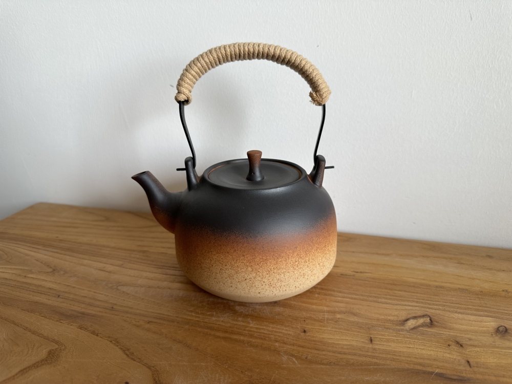 800ml Stovetop Safe Raw Ore Clay Top Handle Teapot, Classic Dark Gradient Glaze Handcrafted Pottery Tea Kettle with Heat-Resistant Hemp Wrapped Handle, Open Flame Safe for Daily Tea Brewing