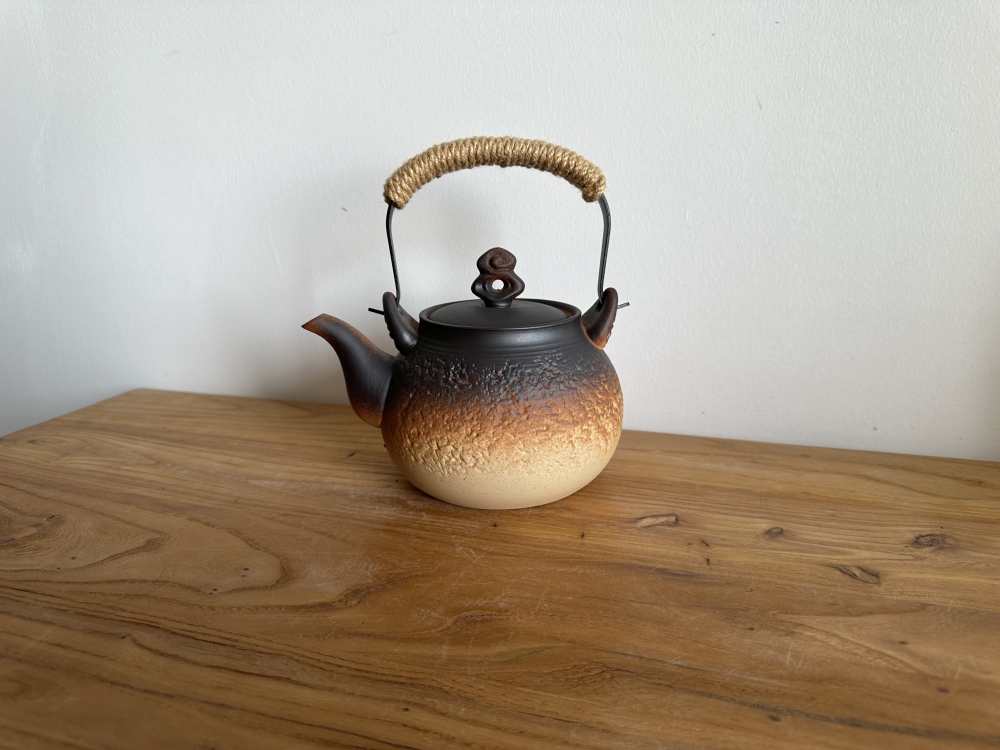 800ml Stovetop Safe Raw Ore Clay Top Handle Teapot, Unique Cloud Scroll Lid Knob Hammered Texture Handcrafted Gradient Glaze Pottery Tea Kettle with Heat-Resistant Hemp Wrapped Handle, Open Flame Safe