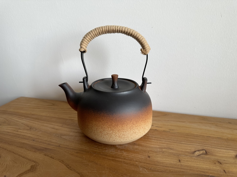800ml Stovetop Safe Raw Ore Clay Top Handle Teapot, Classic Dark Gradient Glaze Handcrafted Pottery Tea Kettle with Heat-Resistant Hemp Wrapped Handle, Open Flame Safe for Daily Tea Brewing