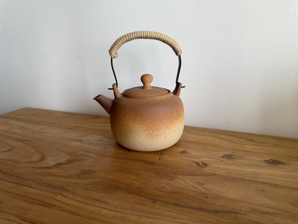 1200ml Large Capacity Stovetop Safe Raw Ore Clay Top Handle Teapot, Soft Caramel Gradient Glaze Handcrafted Pottery Tea Kettle with Heat-Resistant Hemp Wrapped Handle, Open Flame Safe for Family Brewing
