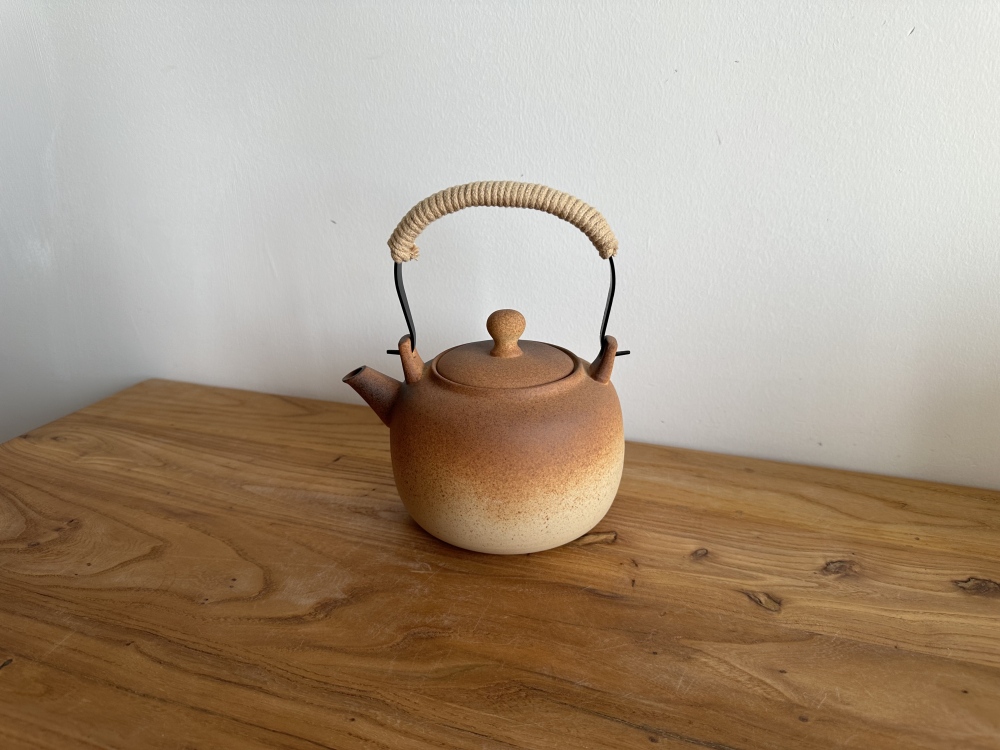 1200ml Large Capacity Stovetop Safe Raw Ore Clay Top Handle Teapot, Soft Caramel Gradient Glaze Handcrafted Pottery Tea Kettle with Heat-Resistant Hemp Wrapped Handle, Open Flame Safe for Family Brewing
