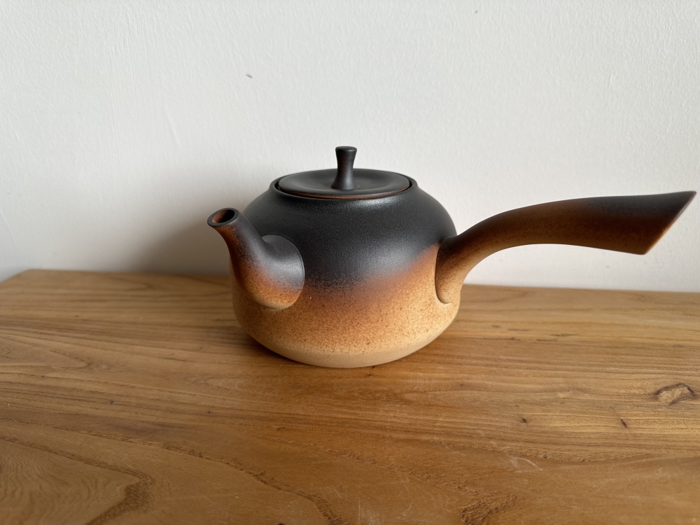 Camping Stovetop Safe 800ml Raw Ore Clay Side Handle Teapot, Portable Handcrafted Kyusu Tea Kettle with Heat-Resistant Handle, Open Flame Gas Stove Safe for Outdoor & Home Loose Leaf Tea Brewing