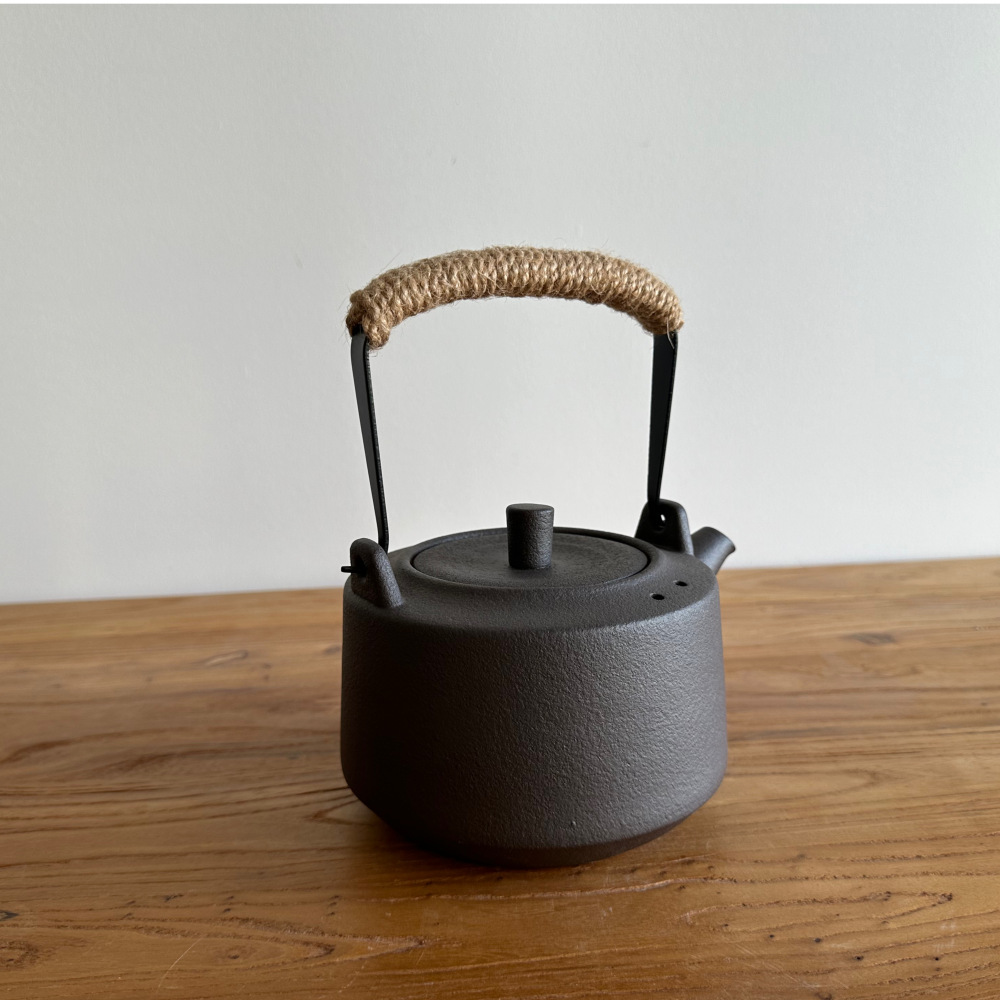800ml Matte Black Glaze Stoneware Teapot with Hemp-Wrapped Handle, Stovetop Safe Wabi Sabi Rustic Tea Kettle for Ceremony & Daily Use