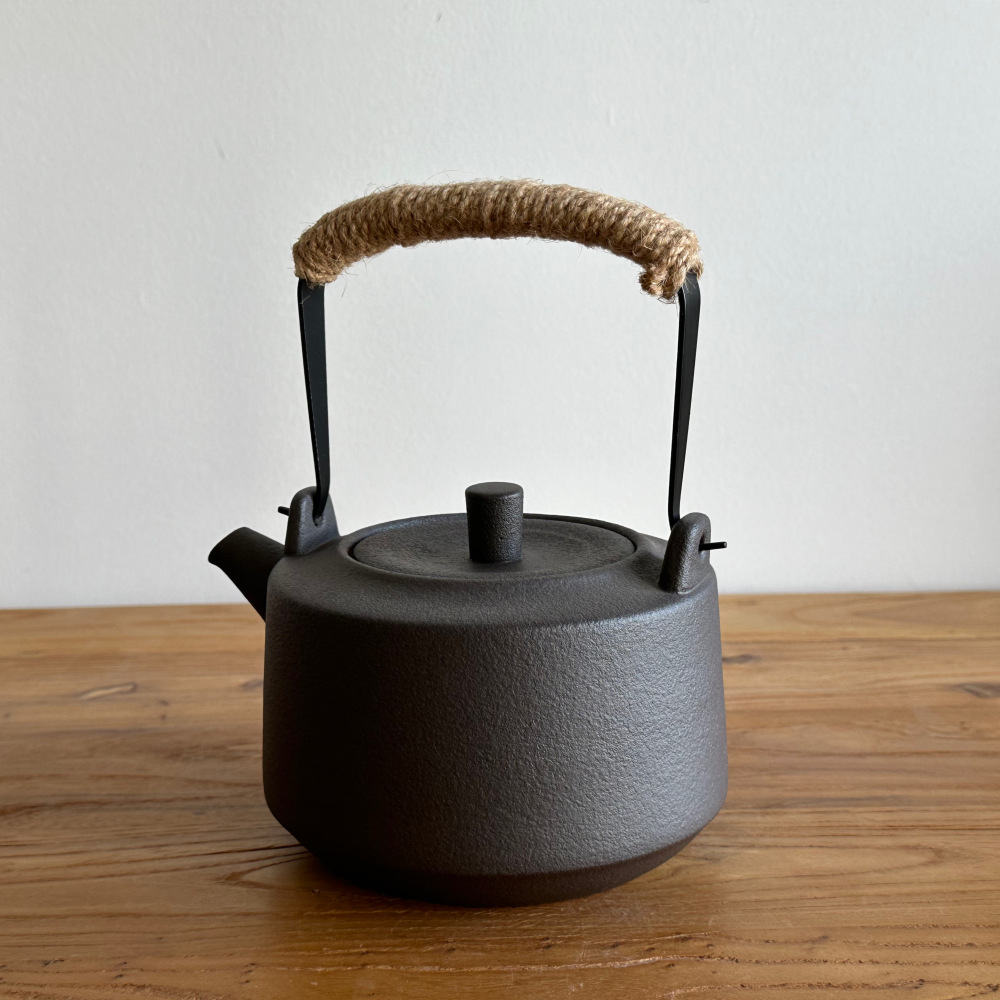 800ml Matte Black Glaze Stoneware Teapot with Hemp-Wrapped Handle, Stovetop Safe Wabi Sabi Rustic Tea Kettle for Ceremony & Daily Use