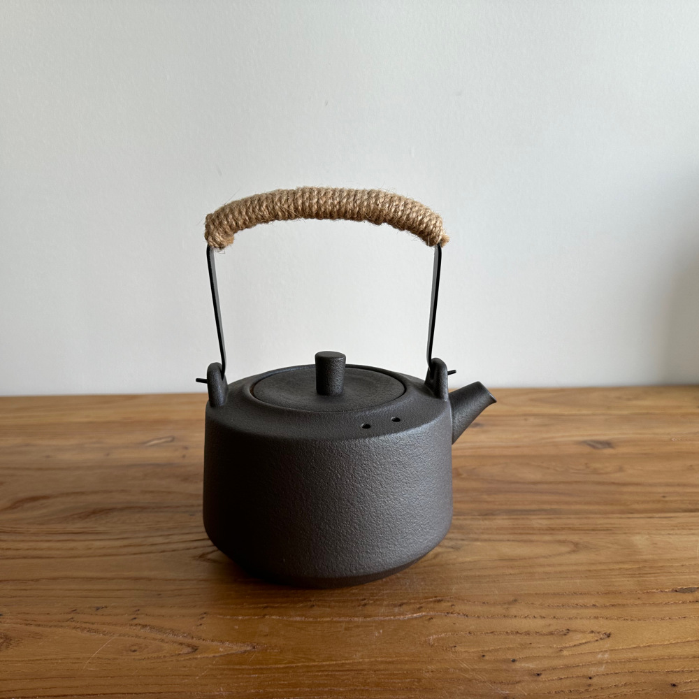 800ml Matte Black Glaze Stoneware Teapot with Hemp-Wrapped Handle, Stovetop Safe Wabi Sabi Rustic Tea Kettle for Ceremony & Daily Use