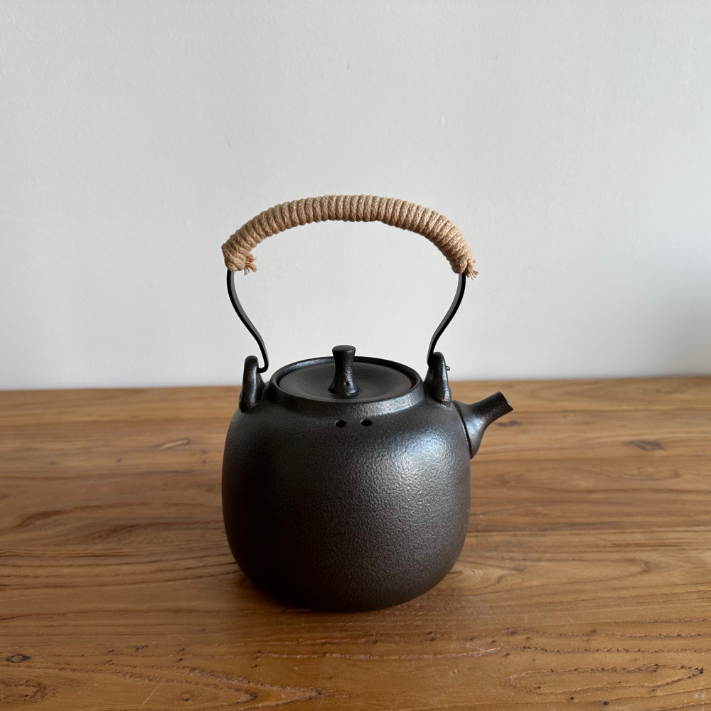 800ml Matte Black Rounded Stoneware Teapot with Hemp-Wrapped Handle, Stovetop Safe Wabi Sabi Rustic Tea Kettle for Tea Ceremony & Daily Use