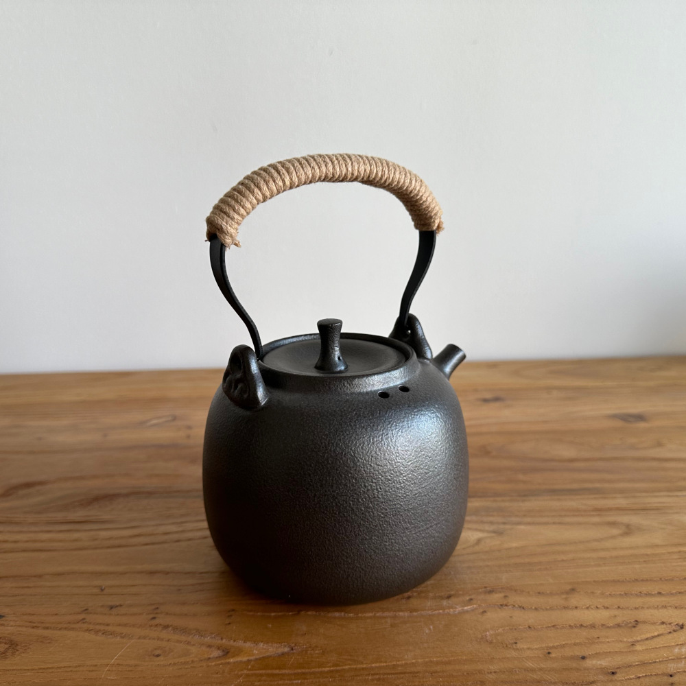 800ml Matte Black Rounded Stoneware Teapot with Hemp-Wrapped Handle, Stovetop Safe Wabi Sabi Rustic Tea Kettle for Tea Ceremony & Daily Use